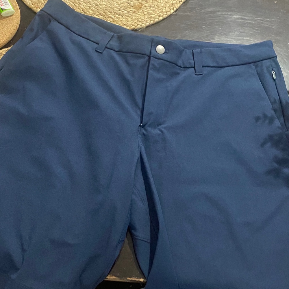 Men's Lululemon classic fit Navy Blue Shorts 34 waist